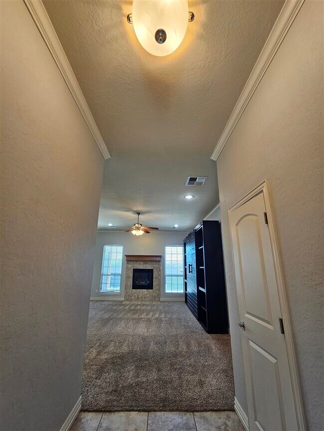 6 NE Summerwood Dr in Elgin, OK - Building Photo - Building Photo