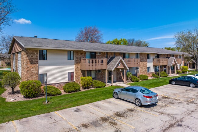 Brookside Apartments in Oshkosh, WI - Foto de edificio - Building Photo