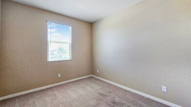 12658 W Northview Ave in Glendale, AZ - Building Photo - Building Photo