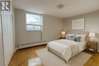 35 Confederation Dr in Toronto, ON - Building Photo - Building Photo