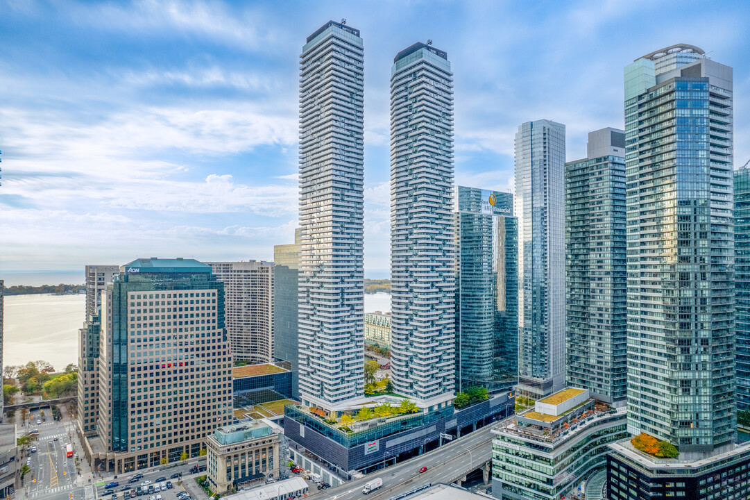 Harbour Plaza - East Tower in Toronto, ON - Building Photo