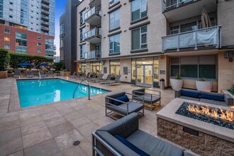 Strata in San Diego, CA - Foto de edificio - Building Photo
