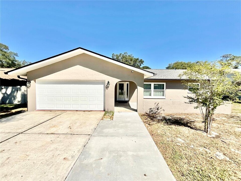 1545 Indiana Ave in Palm Harbor, FL - Building Photo