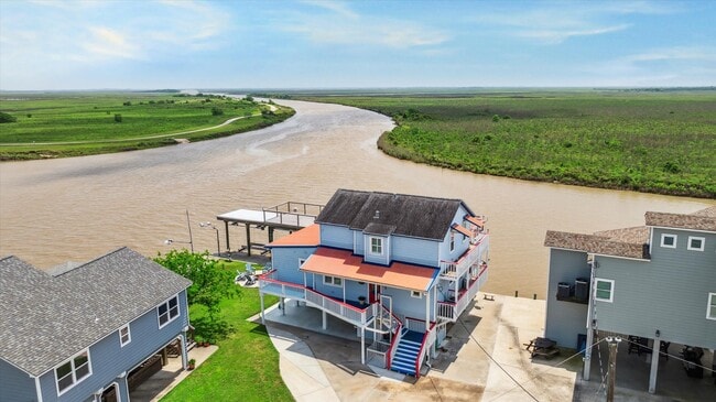 395 Redfish Dr in Freeport, TX - Building Photo - Building Photo