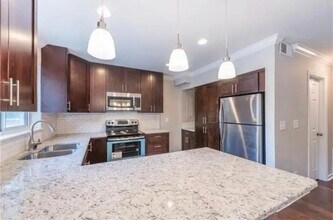 Room in Townhome on Cardigan Cir in Atlanta, GA - Building Photo - Building Photo