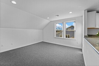 43 Hillcrest Ave in Franklin Township, NJ - Building Photo - Building Photo