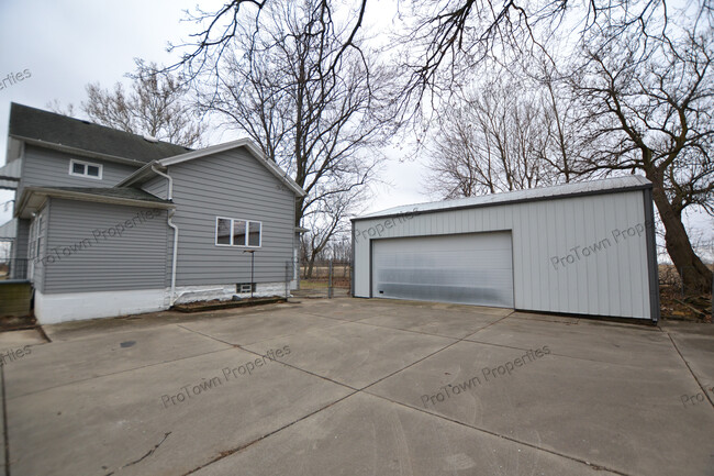 19664 W Hoff Rd in Elwood, IL - Building Photo - Building Photo