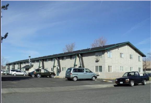 Country Lane Apartments in Sunnyside, WA - Building Photo