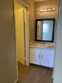 Sierra Ridge Apartments in Visalia, CA - Building Photo - Building Photo