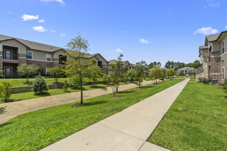 Cypress Creek Apartments in Mount Pleasant, TX - Building Photo - Building Photo