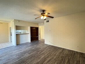 6500 Harbor Town Dr in Houston, TX - Building Photo - Building Photo