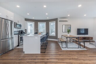 843 Columbia Rd, Unit 1 in Boston, MA - Foto de edificio - Building Photo