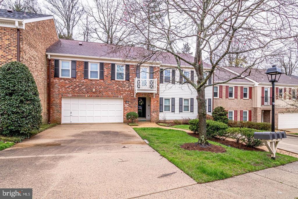 10515 Meadow Bridge Ln in Fairfax, VA - Building Photo