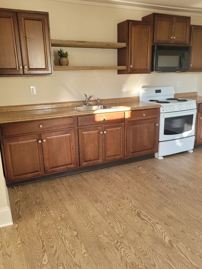 property at 984 W Main St