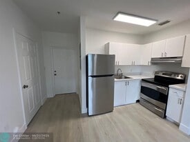 720 NW 61st St in Miami, FL - Building Photo