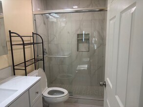 23337 Hartland St in Los Angeles, CA - Building Photo - Building Photo