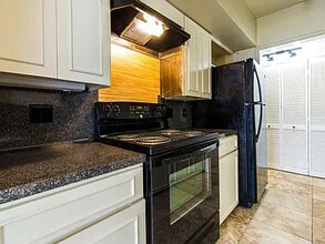 2704 San Pedro St, Unit 14 in Austin, TX - Foto de edificio - Building Photo