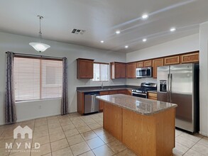 489 E Camino Rancho Seguro in Sahuarita, AZ - Building Photo - Building Photo