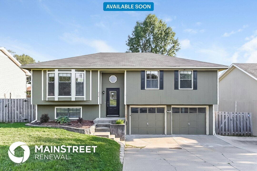 212 E Connie St in Lansing, KS - Building Photo