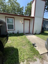 656 Mill St in San Marcos, TX - Building Photo