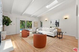 1220 N Norman Pl in Los Angeles, CA - Building Photo - Building Photo
