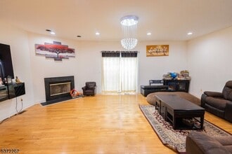 347 Raymound Blvd in Parsippany Troy Hills, NJ - Building Photo - Building Photo