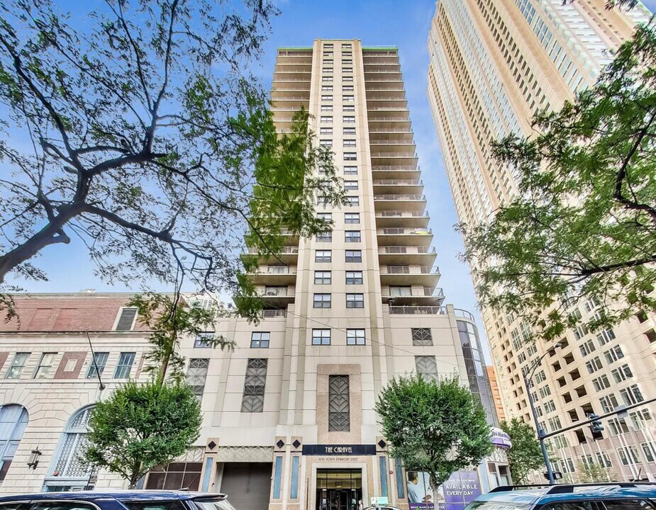 635 N Dearborn St in Chicago, IL - Building Photo