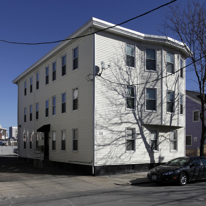 98 De Pasquale Ave in Providence, RI - Foto de edificio