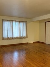 Immaculate Updated 3 Bedroom one 1 Bath with Garage in Rockford, IL - Building Photo - Building Photo