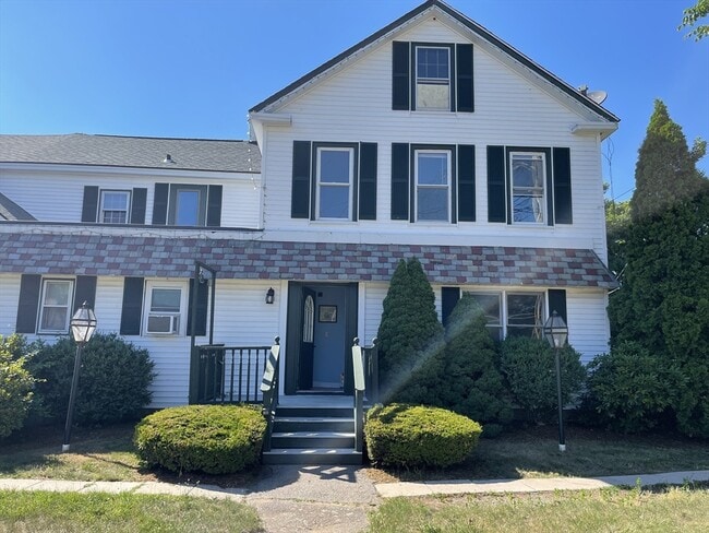 4 West St in Wrentham, MA - Building Photo - Building Photo