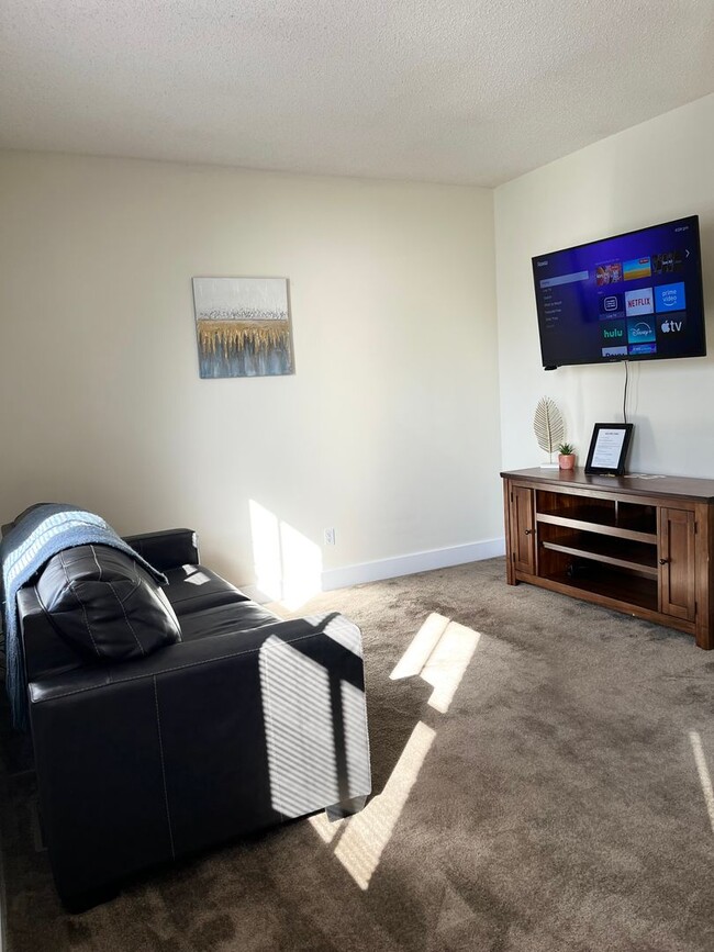 property at 421 W 6th St