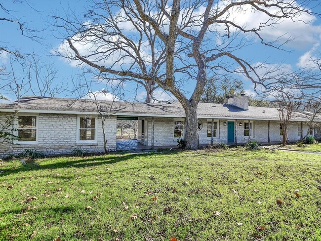 202 Lazy L Ln in Wimberley, TX - Building Photo - Building Photo