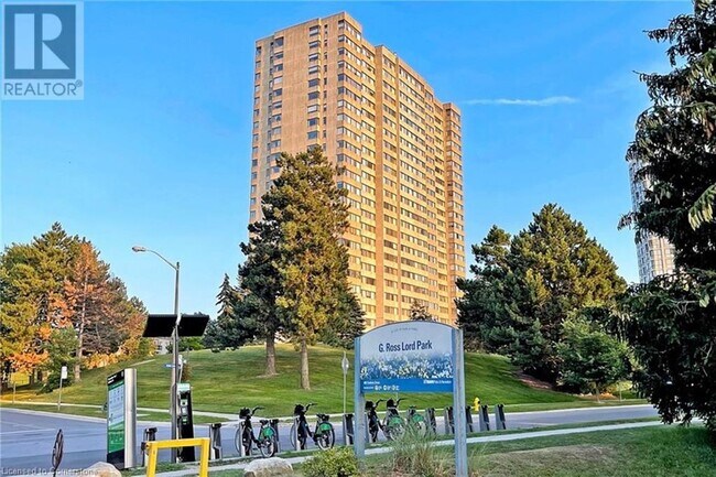 133 Torresdale Ave in Toronto, ON - Building Photo - Building Photo
