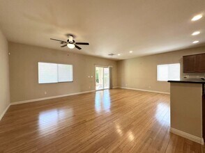 7175 Summer Air Ave in Las Vegas, NV - Building Photo - Building Photo