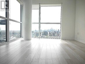 39 Roehampton Ave in Toronto, ON - Building Photo - Building Photo