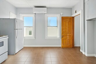 310 Turner St, Unit 2 in Auburn, ME - Building Photo - Building Photo