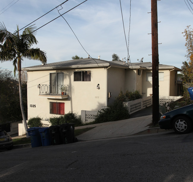 1325 Qunitera St in Los Angeles, CA - Foto de edificio - Building Photo