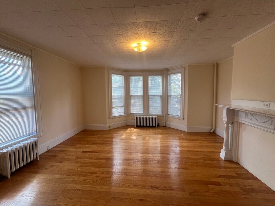 381 Harvard St, Unit 1 in Cambridge, MA - Foto de edificio