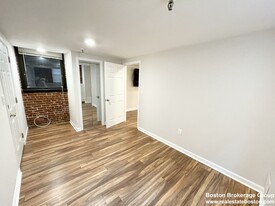 45 Hemenway St, Unit 26 in Boston, MA - Building Photo - Building Photo