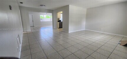 7220 NW 16th St in Plantation, FL - Foto de edificio - Building Photo