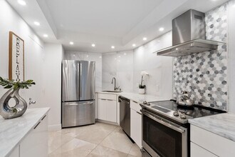 2425 Presidential 902 Way in West Palm Beach, FL - Building Photo - Building Photo