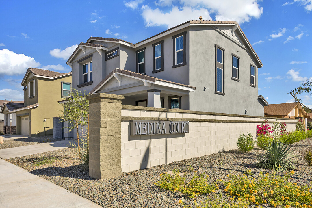 Medina Court in Mesa, AZ - Building Photo