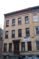 17-26 Woodbine St Apartments