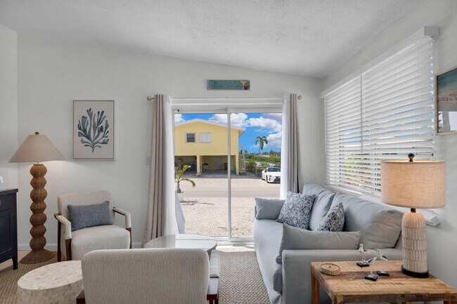 10 Clara Blvd in Key Colony Beach, FL - Building Photo - Building Photo