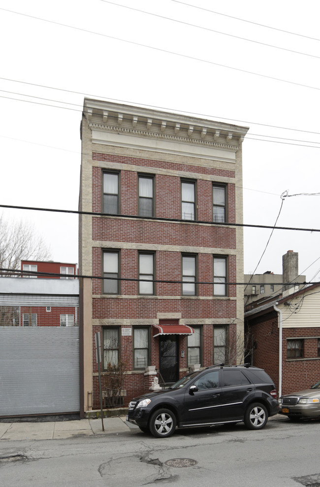 176 Waverly St in Yonkers, NY - Building Photo - Building Photo