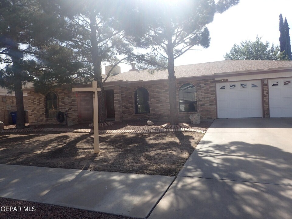 11550 James Grant Dr in El Paso, TX - Building Photo