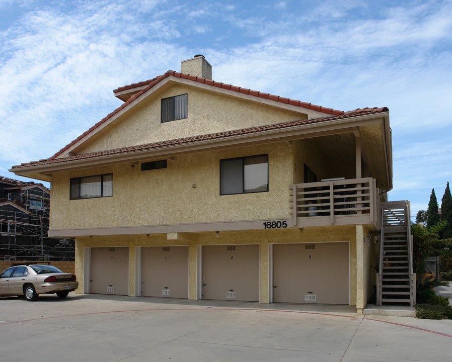 16805 Roosevelt Ln in Huntington Beach, CA - Building Photo