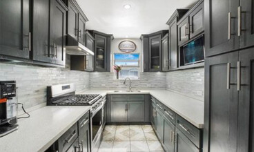 1119 W 65th Pl in Los Angeles, CA - Foto de edificio - Building Photo