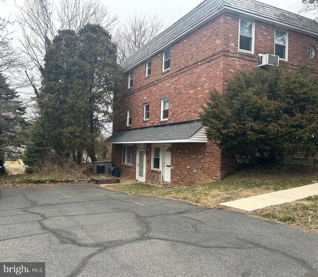 5260 Palmers Mill Rd in Clifton Heights, PA - Foto de edificio - Building Photo