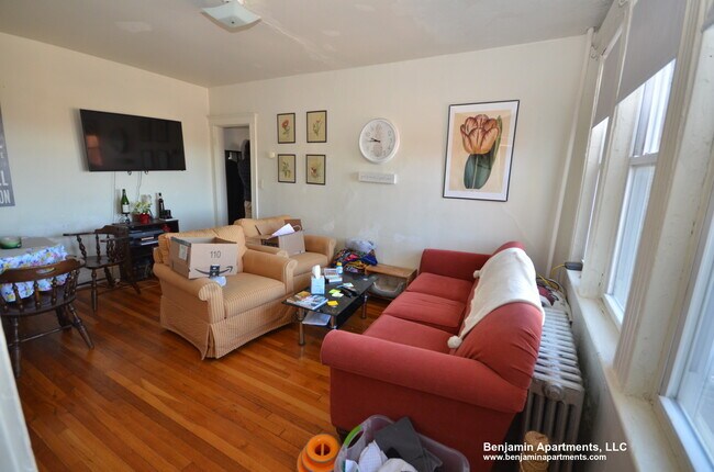 1612 Commonwealth Ave, Unit 24 in Boston, MA - Building Photo - Building Photo